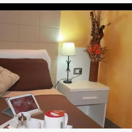 Sabrina Airport Bed & Breakfast