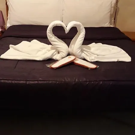 Sabrina Airport Bed & Breakfast *